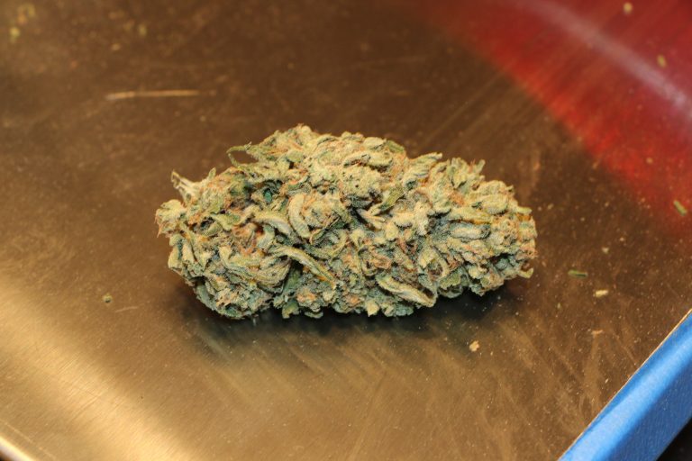 UltraTrimmer trimmed bud - saved the trichomes!